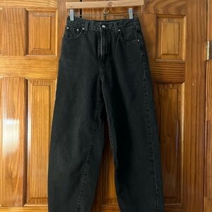 Levi’s balloon black cropped jeans